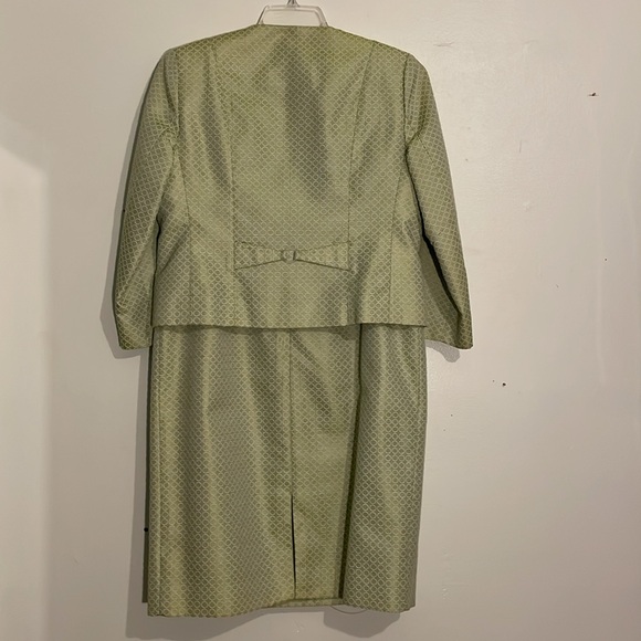 Henry Lee 2-Pc Dress Suit, Light Lime, Straight Line, 3/4 Sleeves, size 10P - Picture 2 of 16